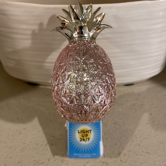 Bath & Body Works Fiber Optic Pineapple Wallflower Nightlight - Picture 3 of 10